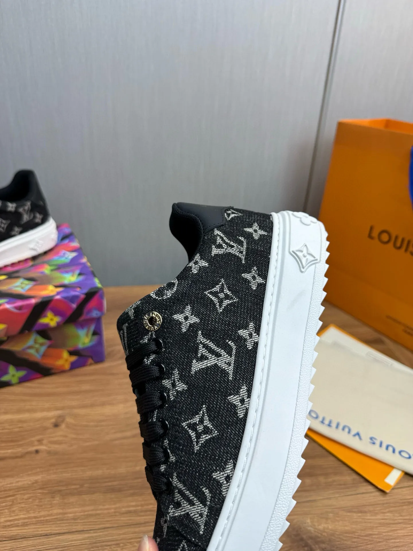 Factory price: 520💰LOUIS VUITTON [Louis VUITTON] The new trendy Lv is on the market🎁, casual and fashionable men's shoes👟The upper is made of imported original fabric + cowhide mesh lining, the original wear-resistant rubber outsole, the version is simple and elegant, exclusive for trendy men. Code number: 38-44, customized 45, 46